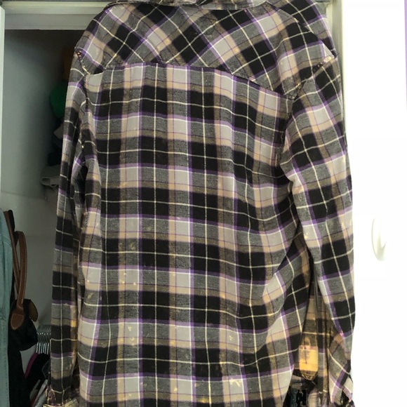 URBAN OUTFITTERS FLANNEL - Picture 2 of 3